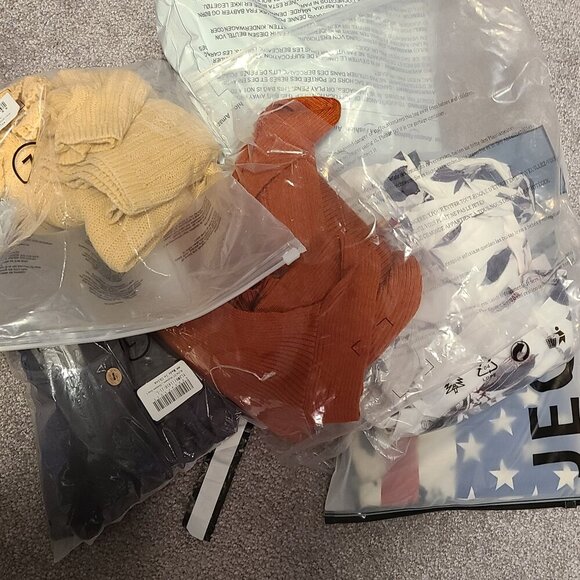 NWOT 6 item Mystery bundle. Ladies Large- Guaranteed 4 dresses plus 2 mystery - Picture 4 of 4